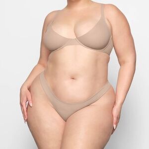 SKIMS FITS EVERYBODY PLUNGE BRA MICA 34B